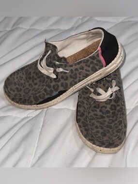 Hey Dude Wendy Leopard Print Canvas Slip-Ons jungle brown size 8